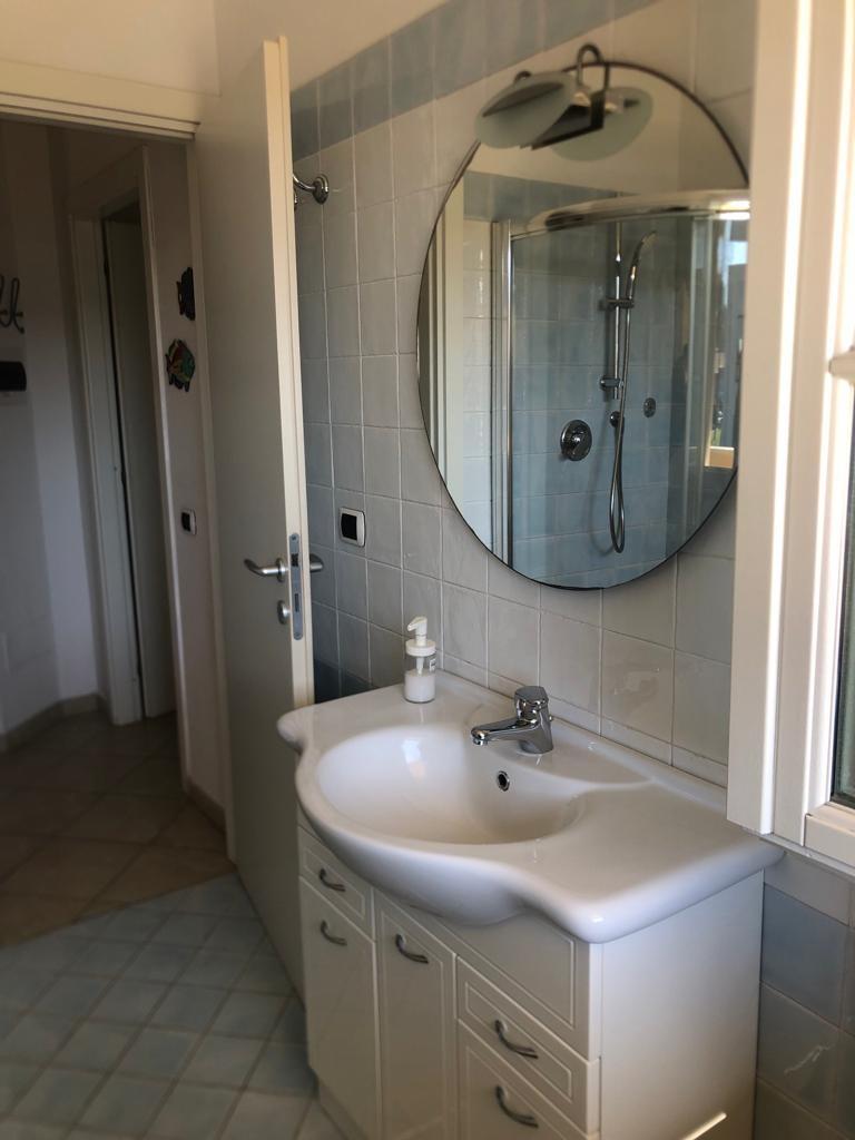 Immagine 17 di Appartamento in vendita  a Montignoso