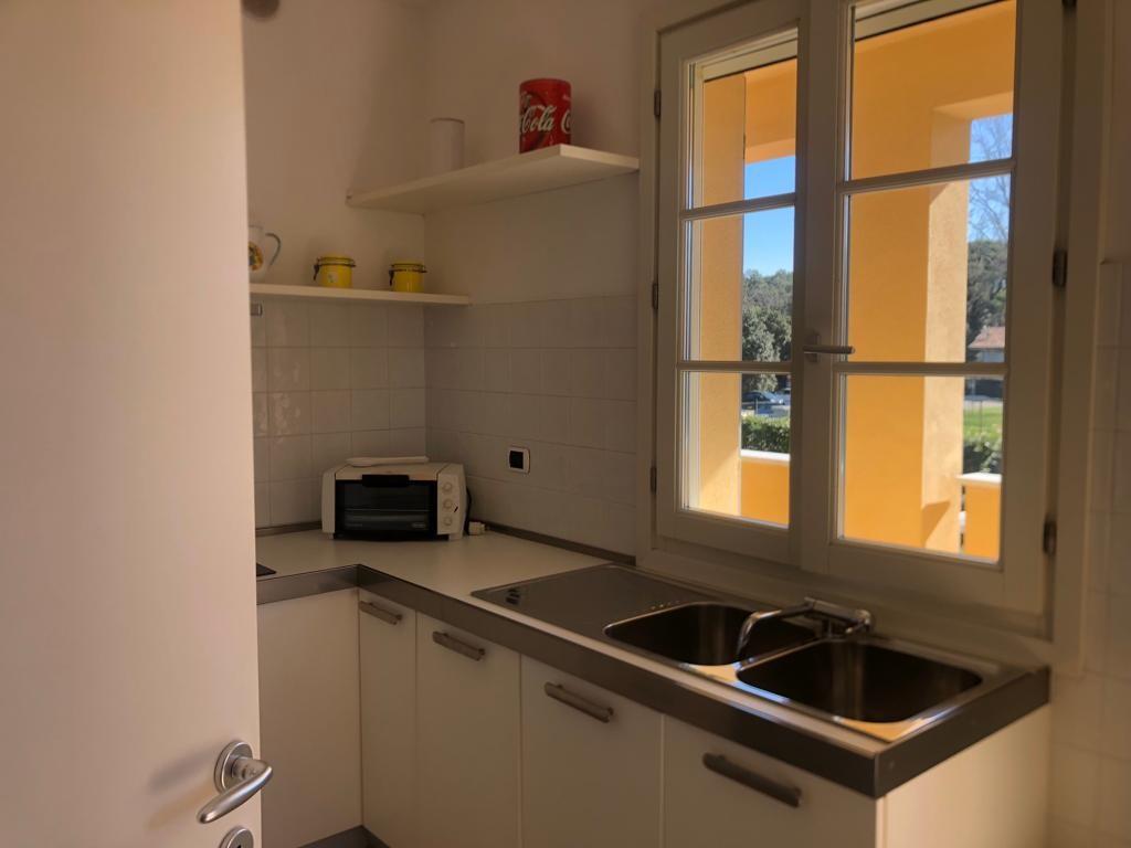 Immagine 4 di Appartamento in vendita  a Montignoso