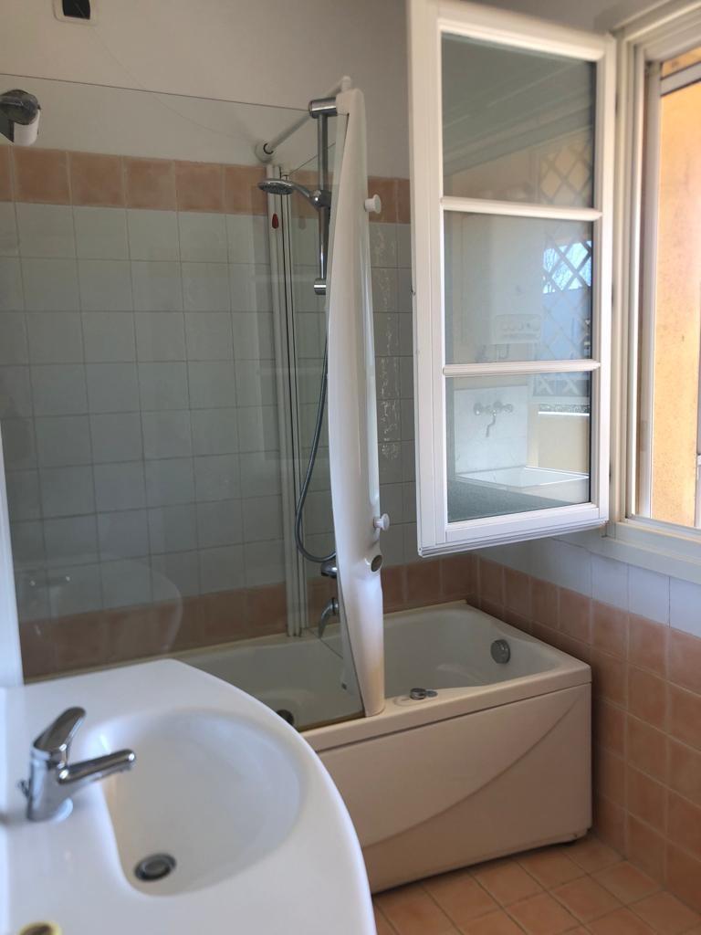 Immagine 12 di Appartamento in vendita  a Montignoso