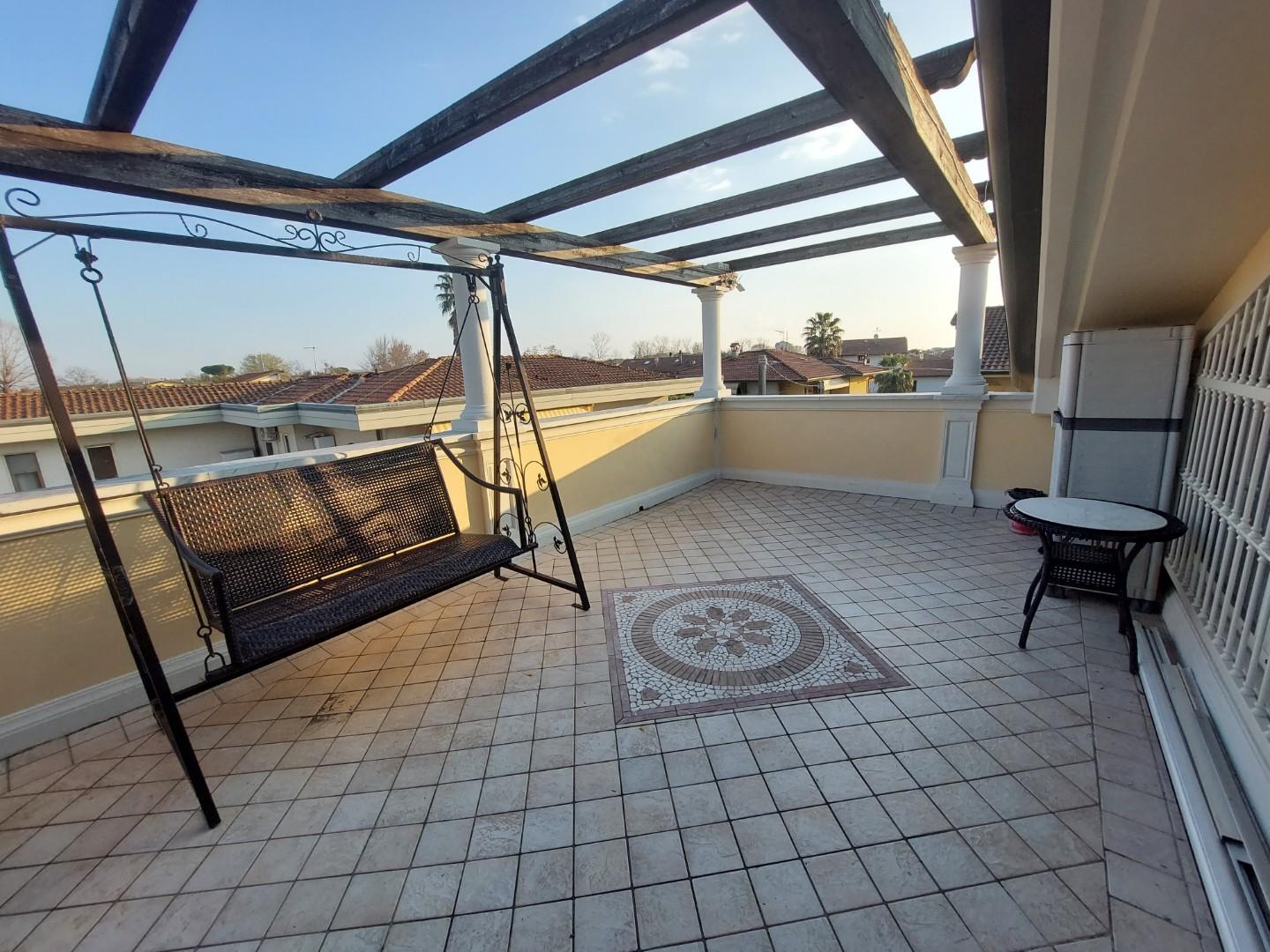 Immagine 1 di Appartamento in vendita  a Massa