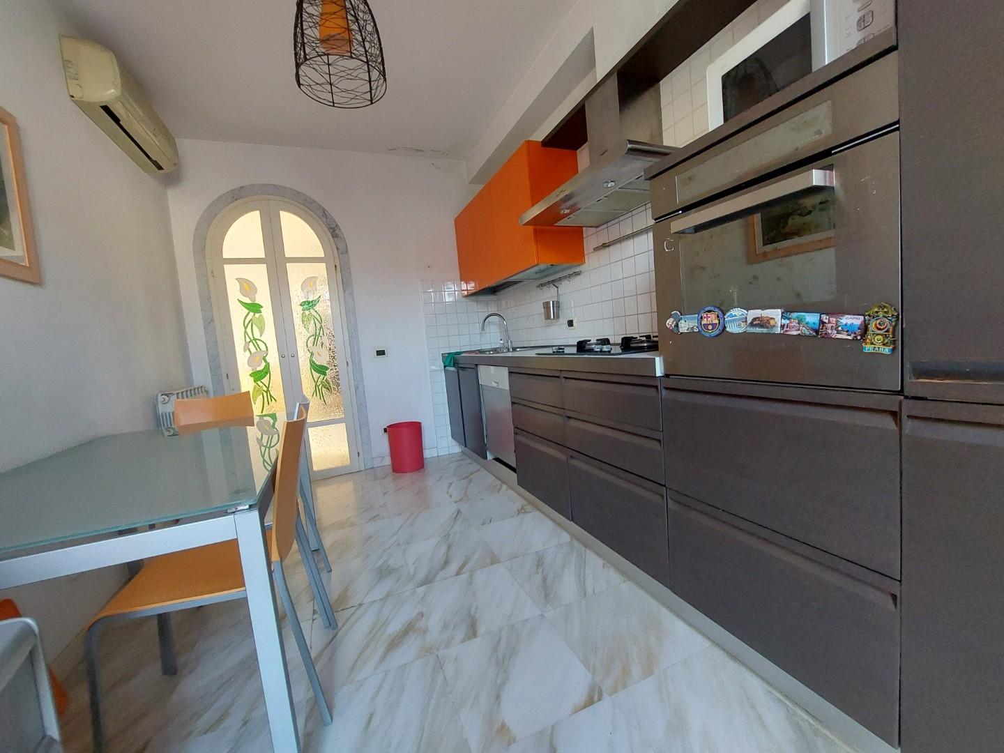 Immagine 11 di Appartamento in vendita  a Massa