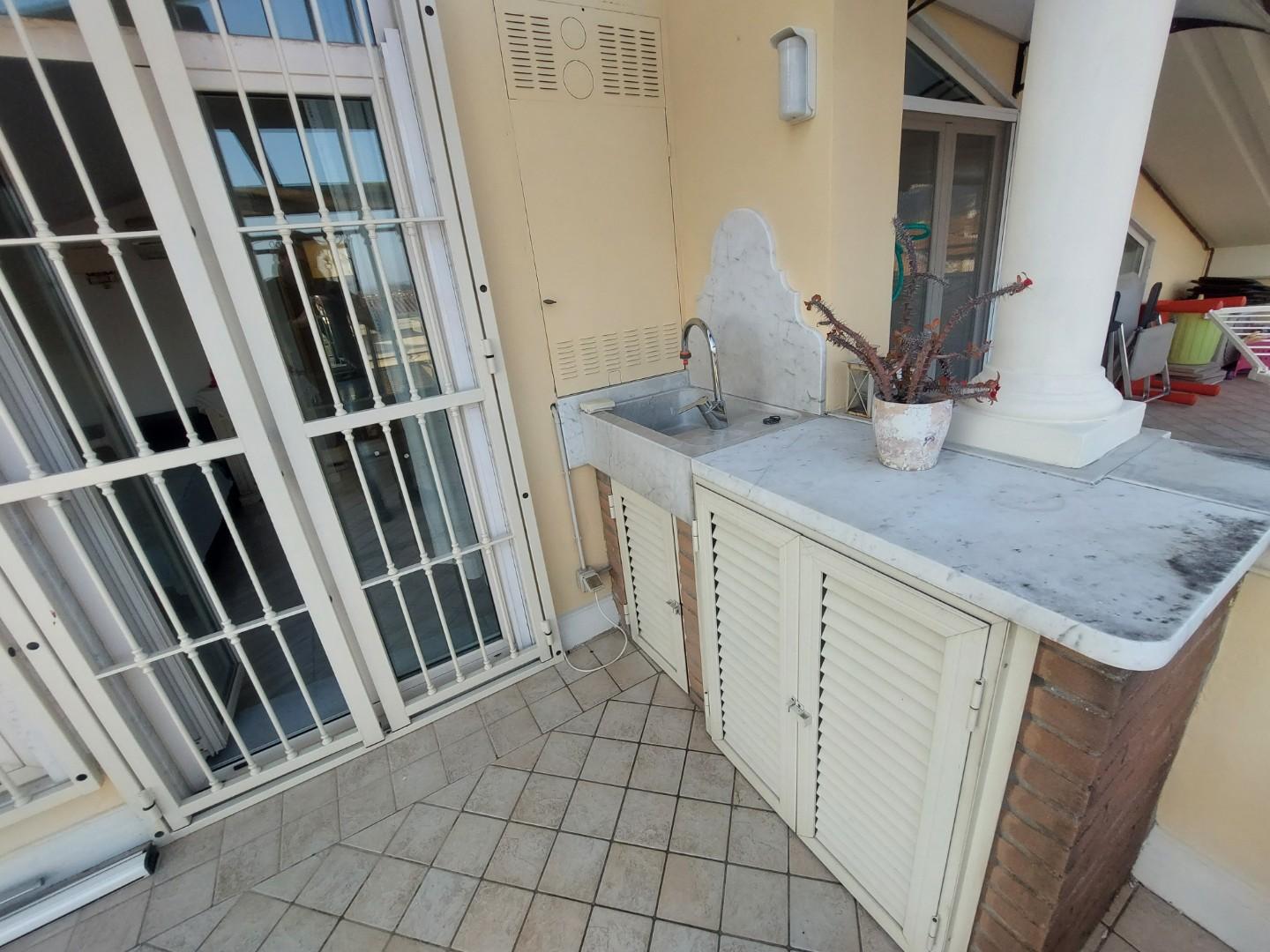 Immagine 2 di Appartamento in vendita  a Massa