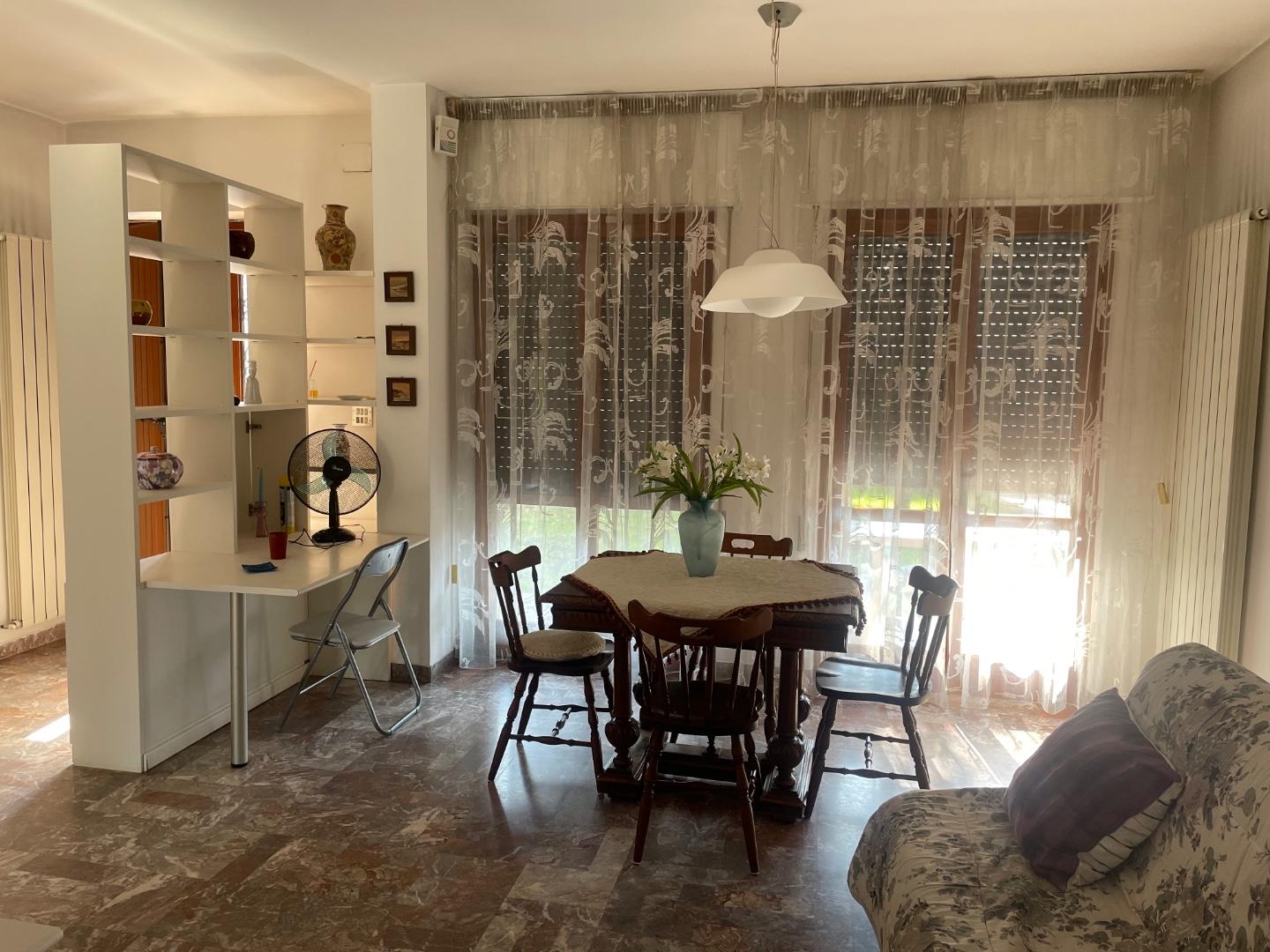 Immagine 2 di Appartamento in affitto  a Montignoso