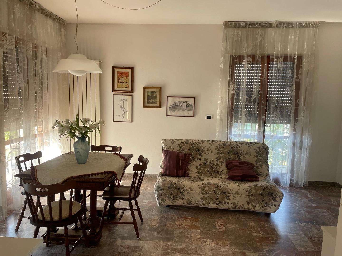 Immagine 4 di Appartamento in affitto  a Montignoso