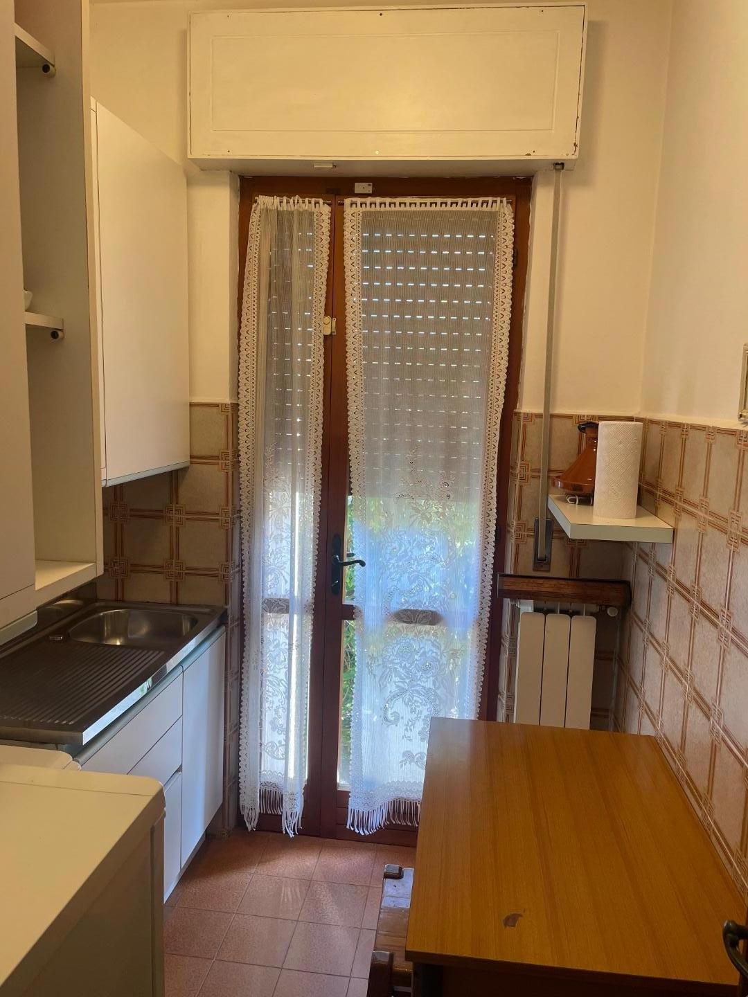 Immagine 11 di Appartamento in affitto  a Montignoso