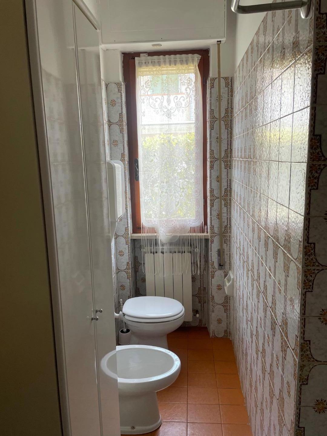 Immagine 13 di Appartamento in affitto  a Montignoso