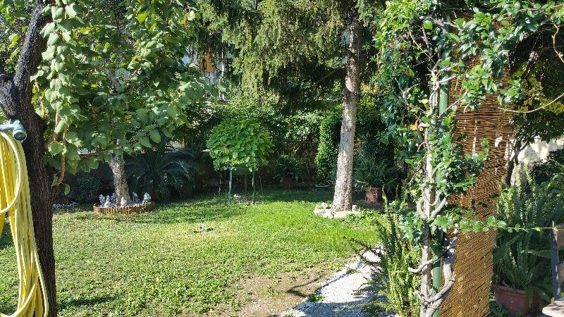 Immagine 7 di Casa semindipendente in vendita  a La Spezia