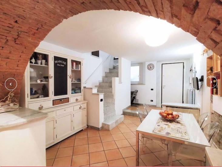 Immagine 5 di Casa semindipendente in vendita  a Carrara