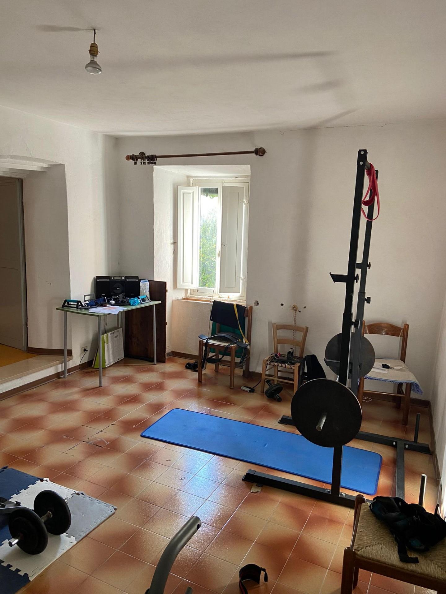 Immagine 27 di Palazzo in vendita  a Calci