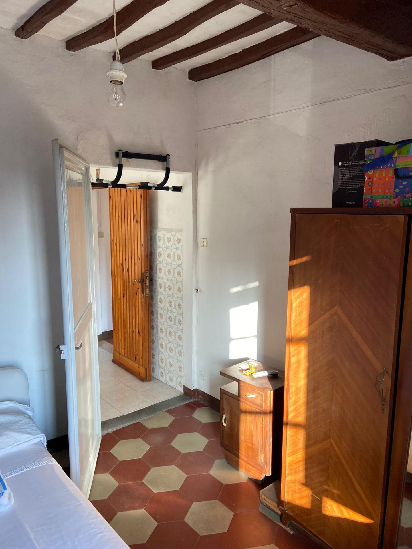 Immagine 20 di Palazzo in vendita  a Calci