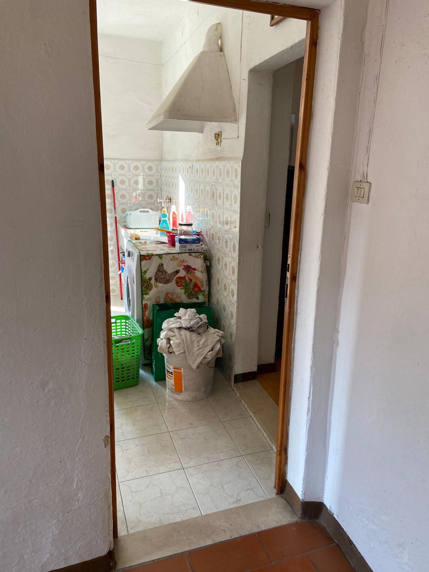 Immagine 14 di Palazzo in vendita  a Calci