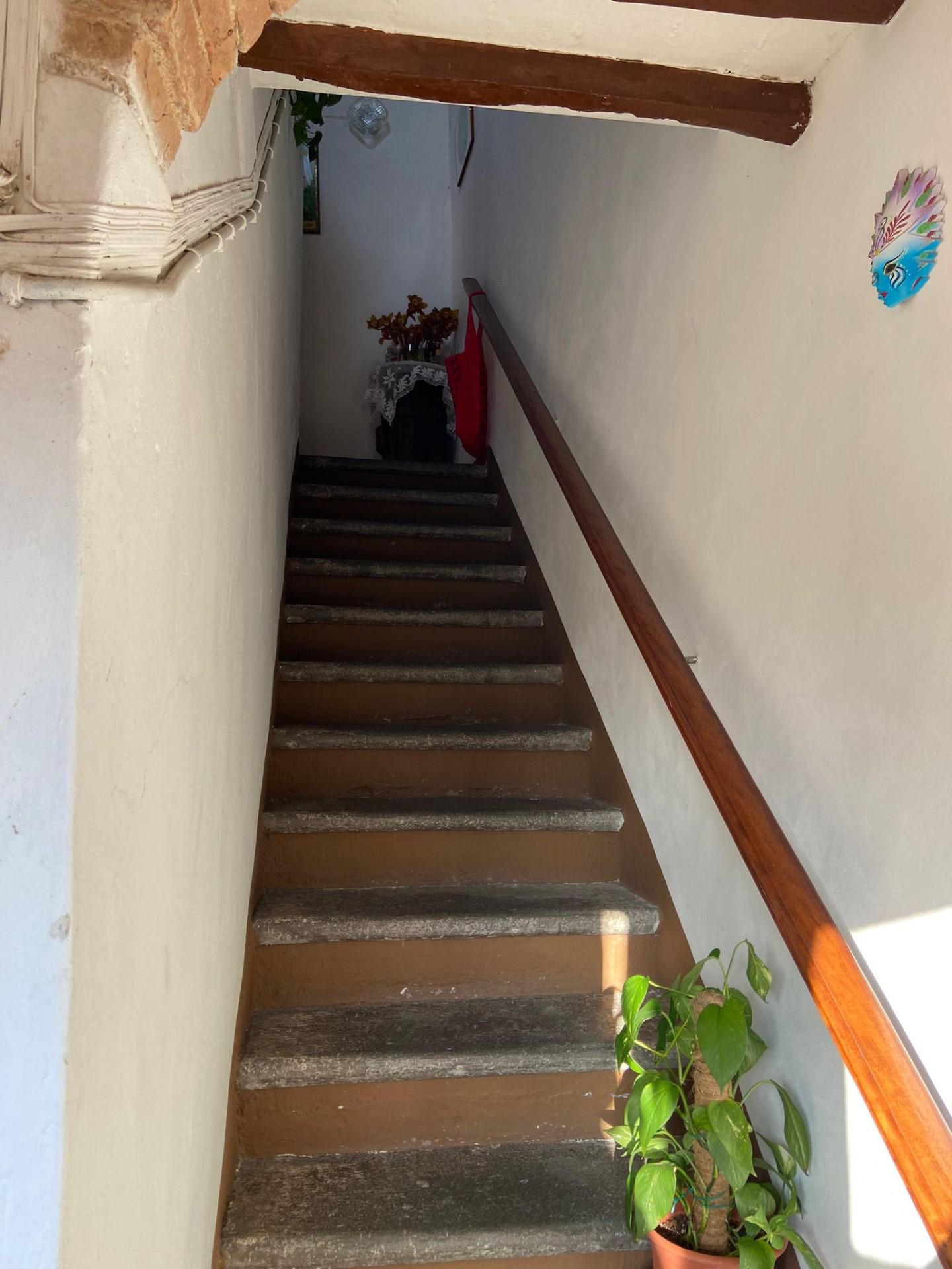 Immagine 29 di Palazzo in vendita  a Calci