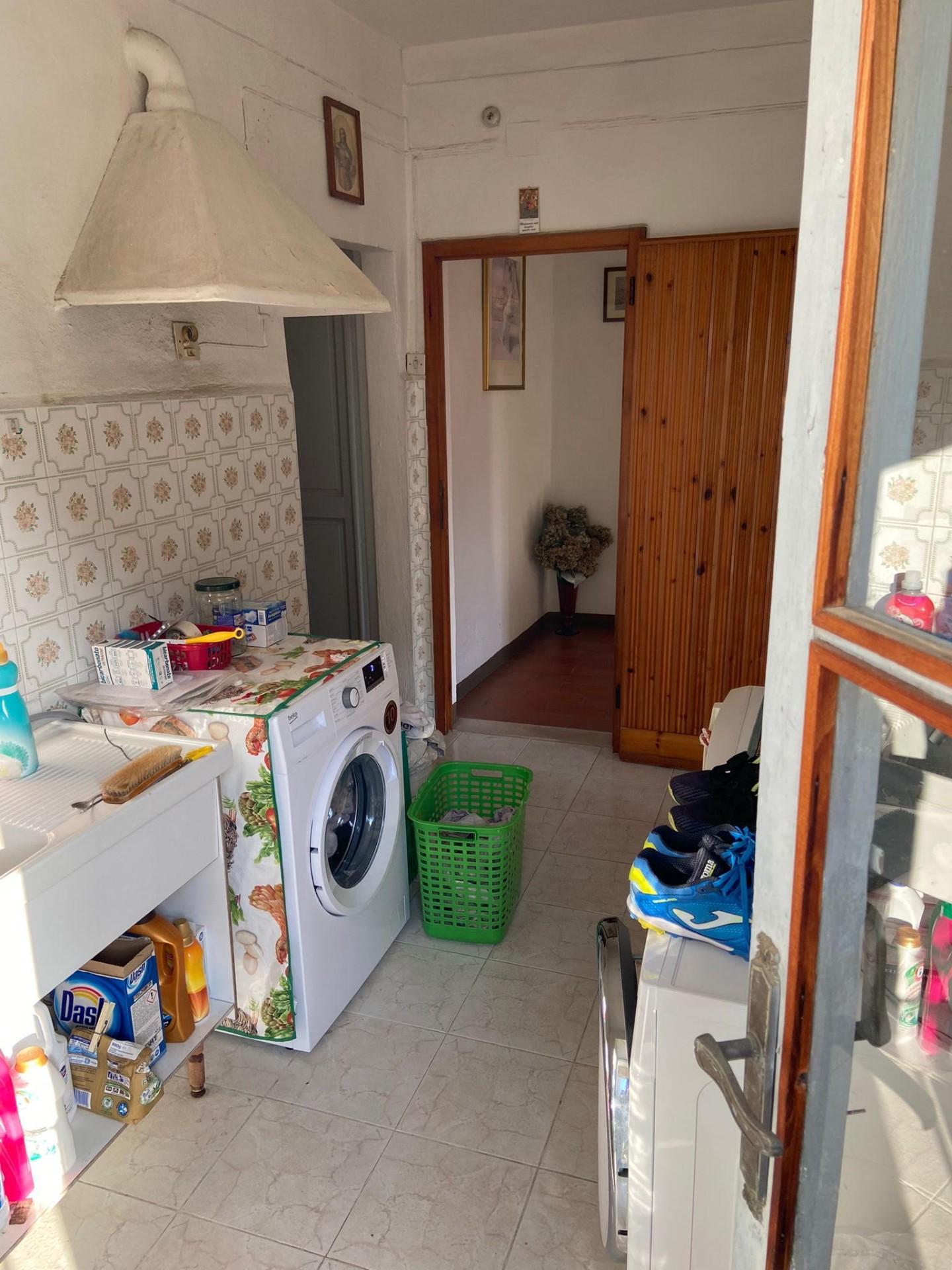 Immagine 24 di Palazzo in vendita  a Calci