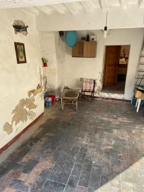 Immagine 7 di Palazzo in vendita  a Calci