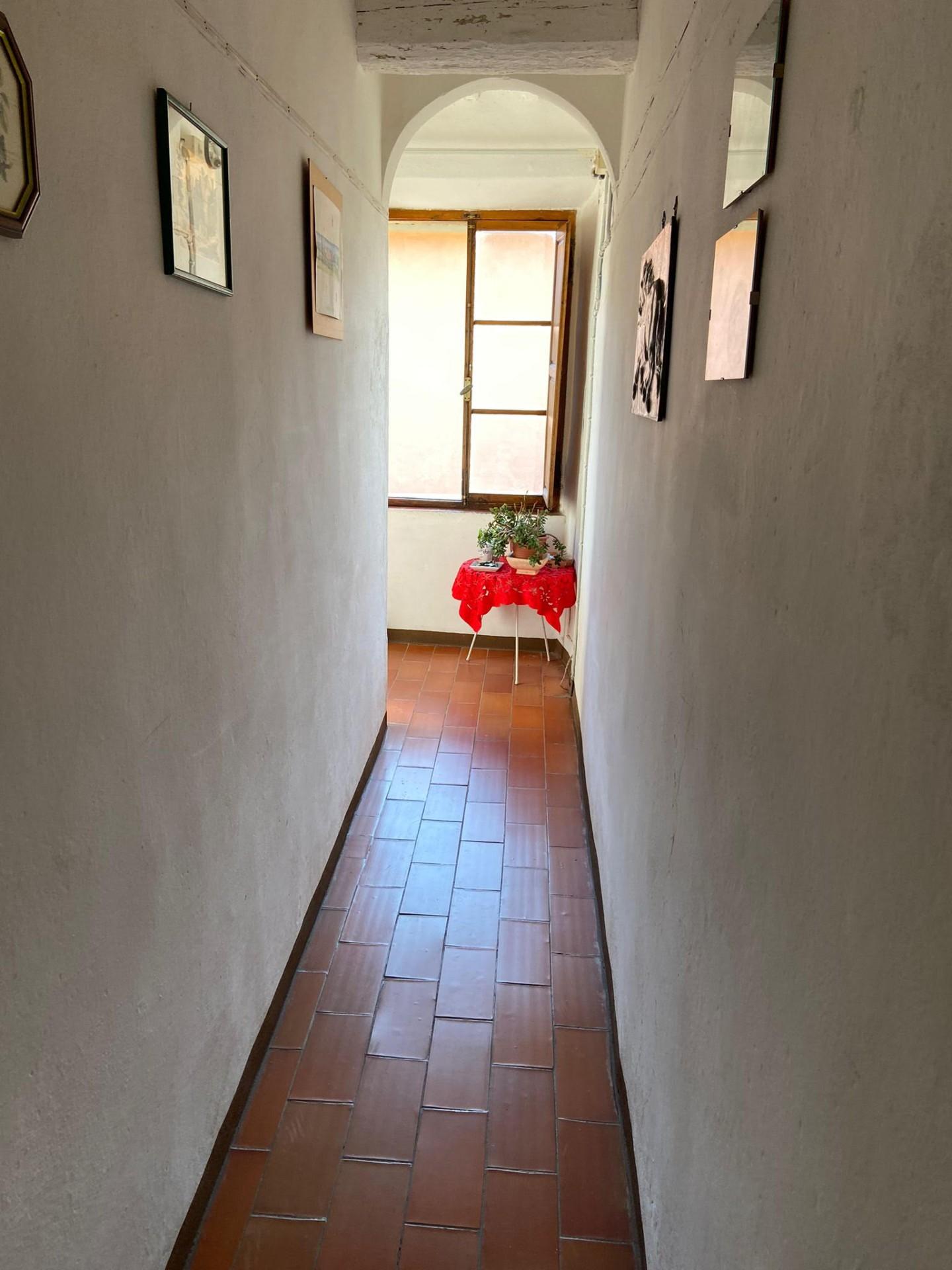 Immagine 28 di Palazzo in vendita  a Calci