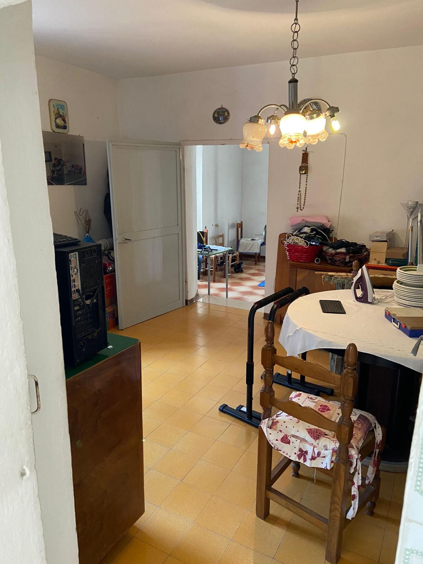 Immagine 16 di Palazzo in vendita  a Calci