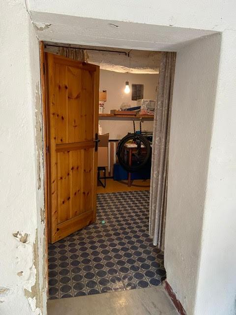 Immagine 9 di Palazzo in vendita  a Calci