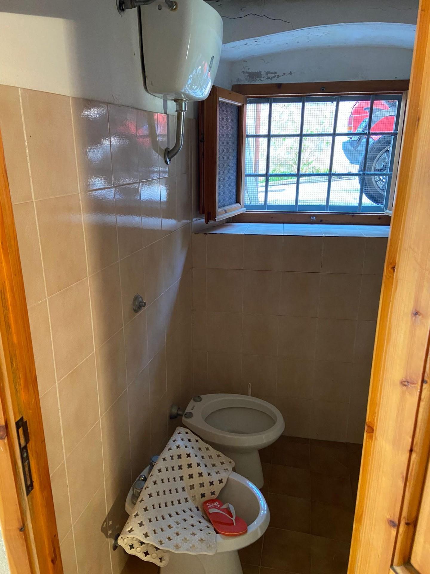 Immagine 12 di Palazzo in vendita  a Calci