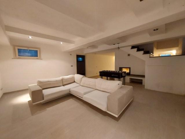 Immagine 19 di Villa in vendita  a Capannori