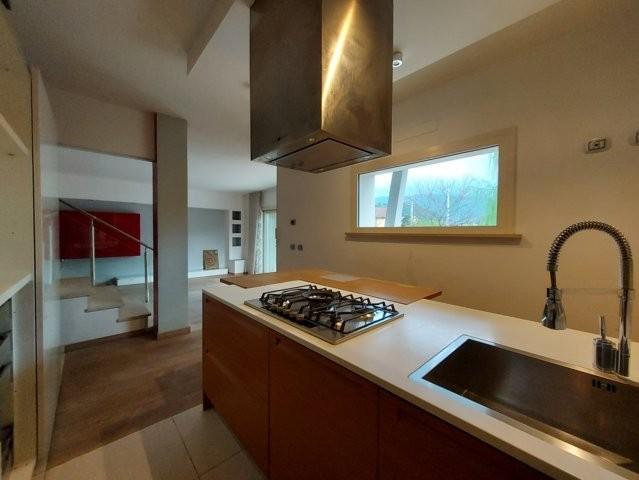 Immagine 8 di Villa in vendita  a Capannori