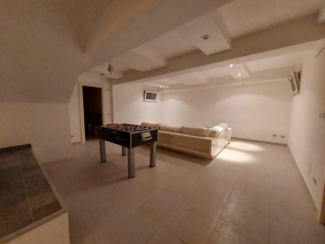 Immagine 18 di Villa in vendita  a Capannori