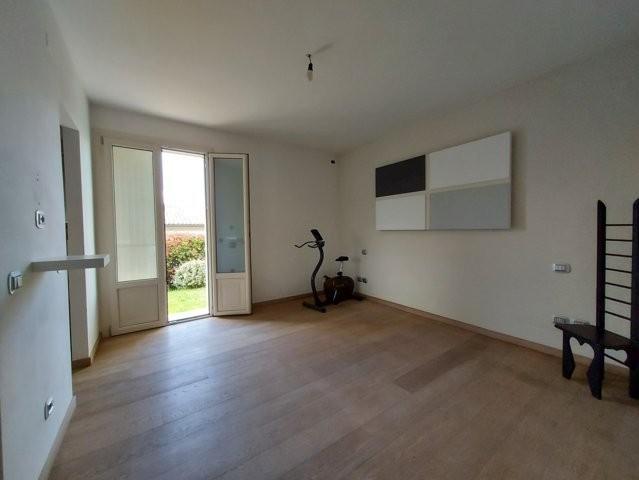 Immagine 13 di Villa in vendita  a Capannori