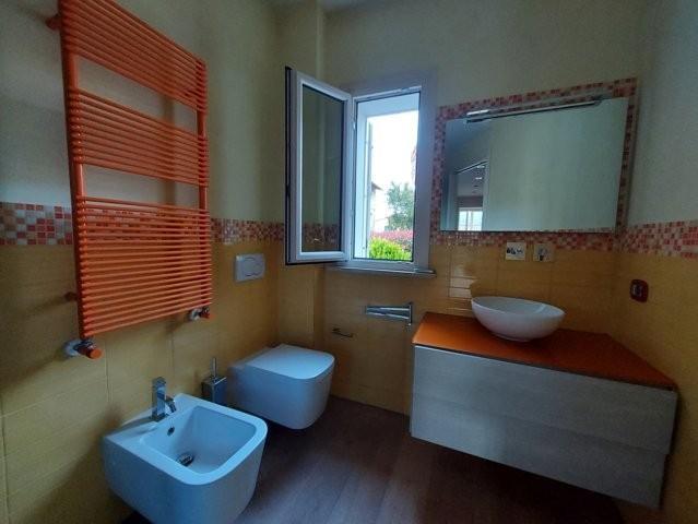 Immagine 9 di Villa in vendita  a Capannori