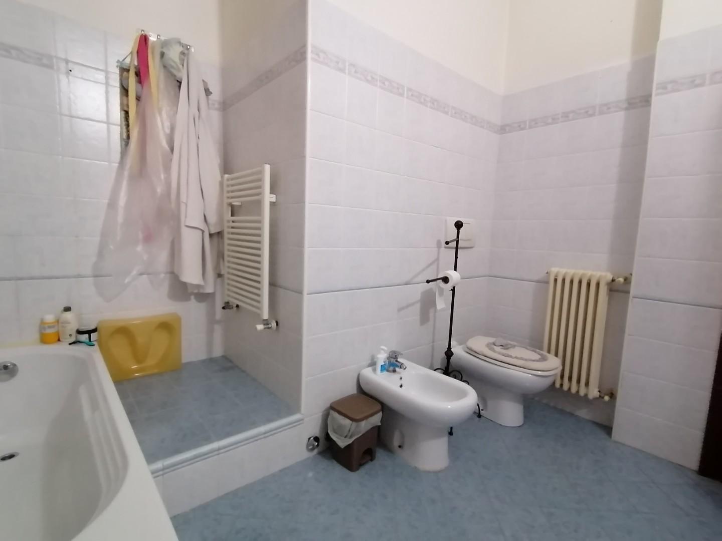 Immagine 9 di Casa indipendente in vendita  a Massa