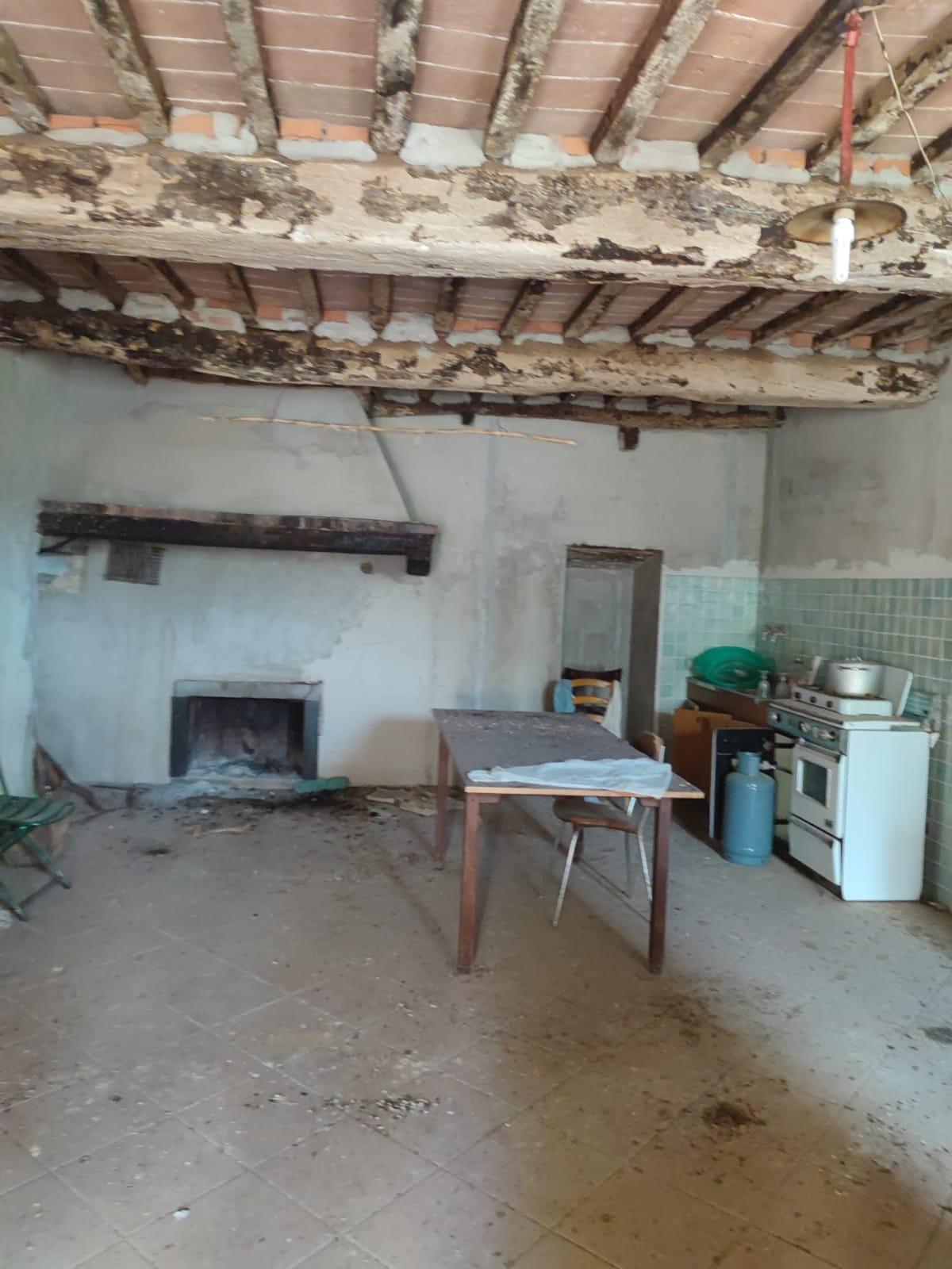 Immagine 13 di Rustico / casale in vendita  a Colle Di Val D'elsa