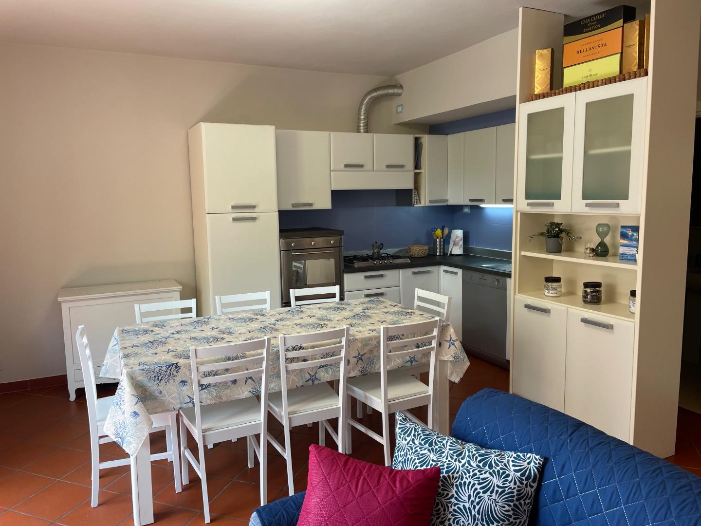 Immagine 2 di Villetta a schiera in vendita  a Massa