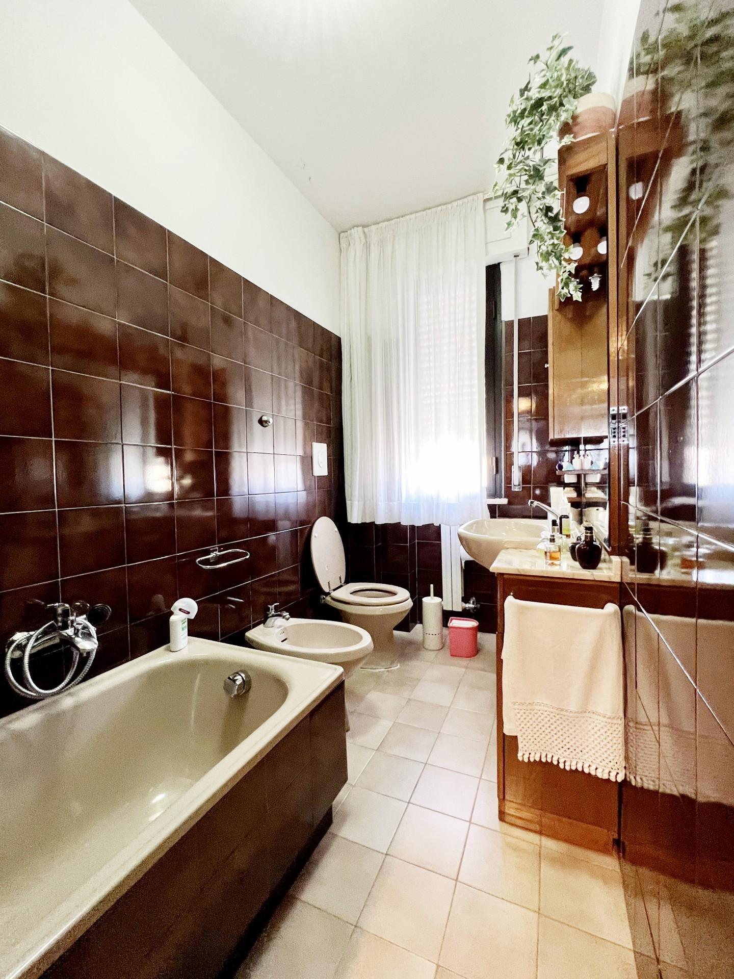 Immagine 11 di Appartamento in vendita  a Pisa