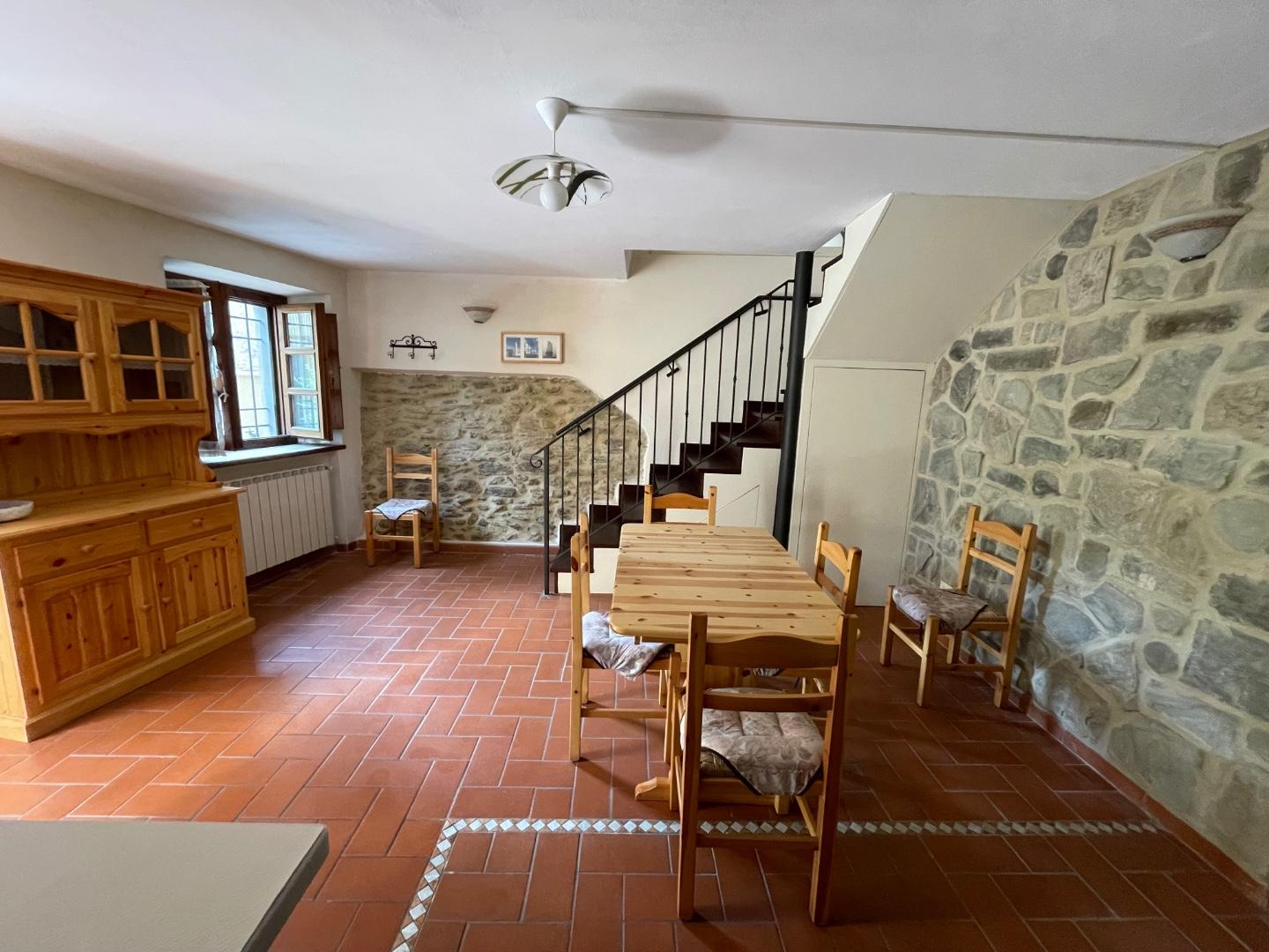 Immagine 2 di Terratetto in vendita  a Montignoso