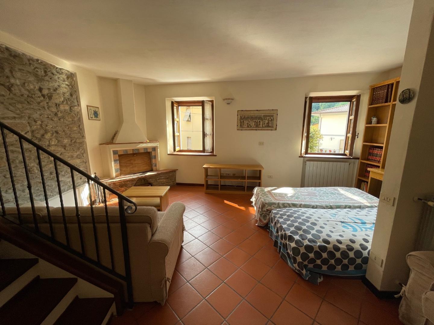 Immagine 10 di Terratetto in vendita  a Montignoso