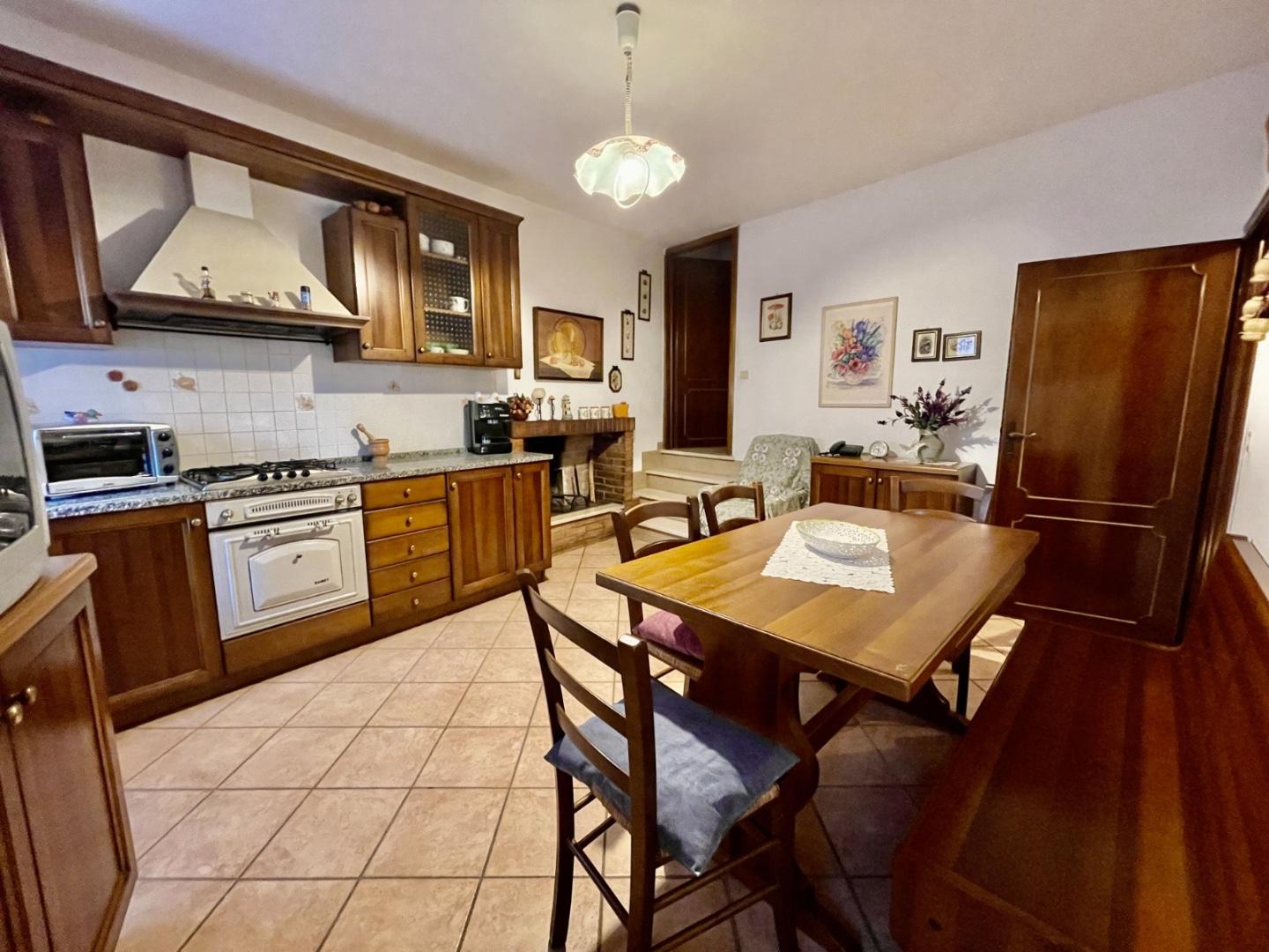 Immagine 2 di Terratetto in vendita  a Lajatico