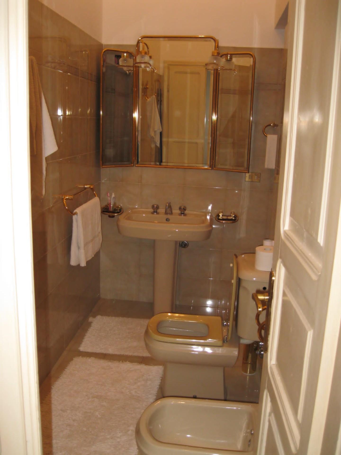 Immagine 10 di Casa semindipendente in vendita  a Carrara