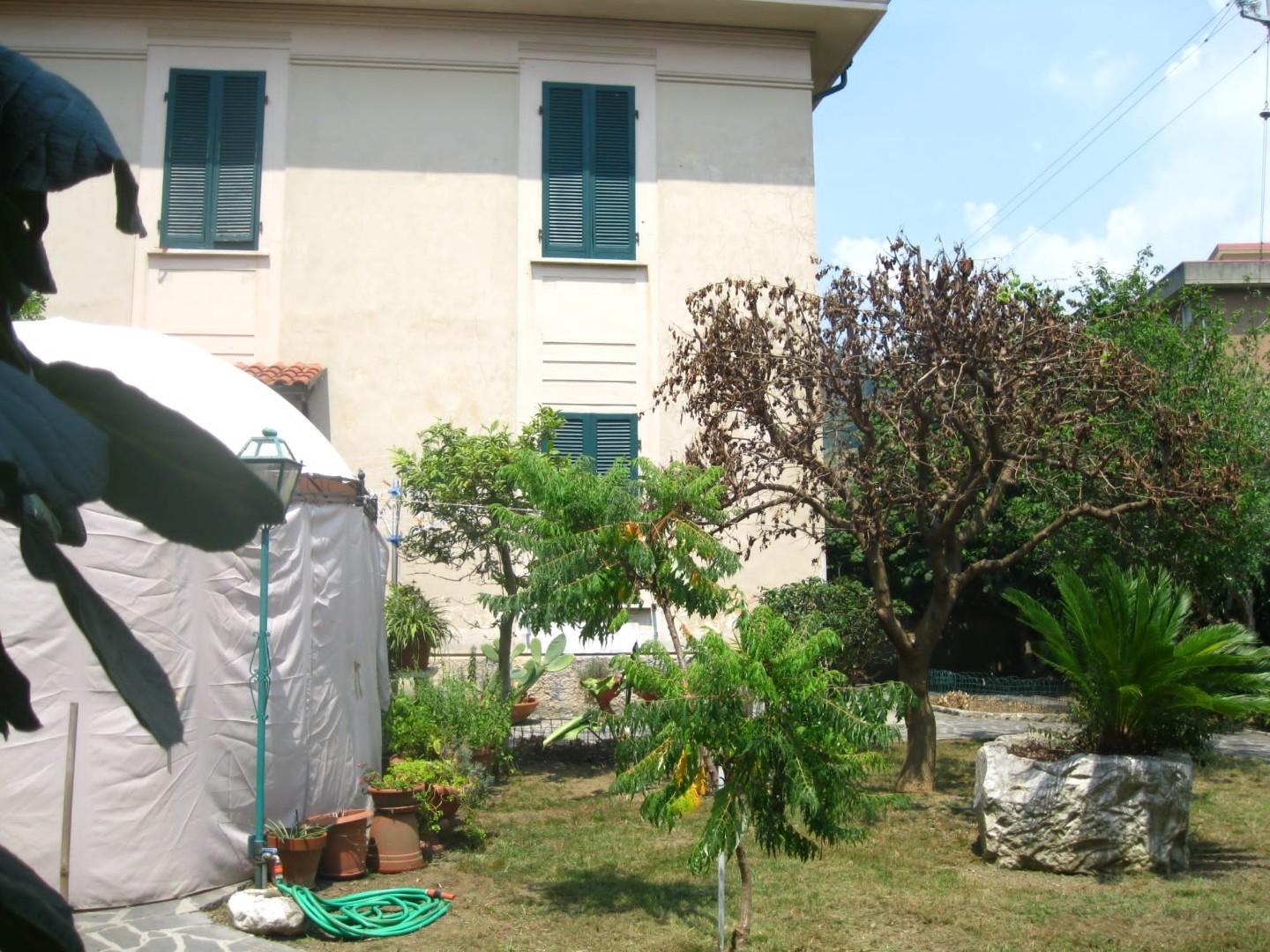 Immagine 5 di Casa semindipendente in vendita  a Carrara