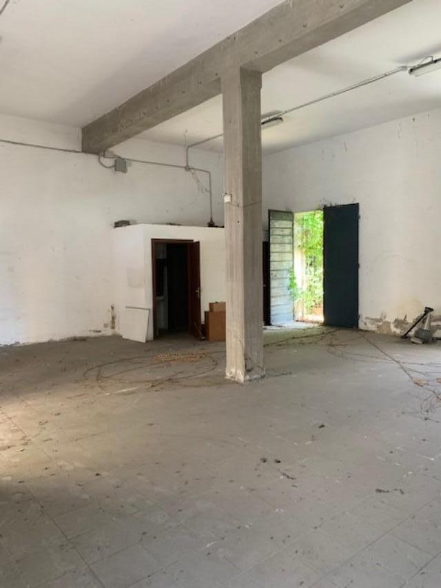 Immagine 3 di Attività artigianale in affitto  a Pontedera