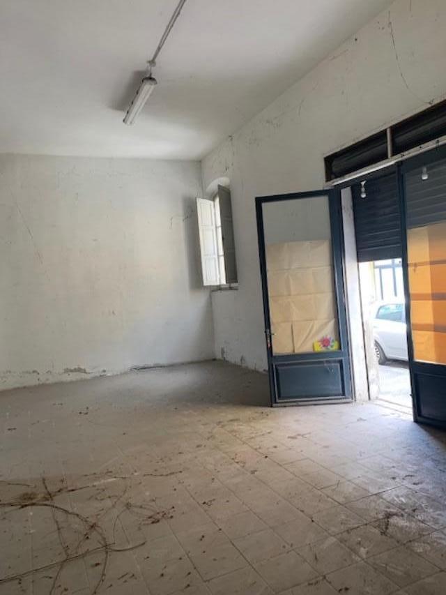 Immagine 6 di Attività artigianale in affitto  a Pontedera