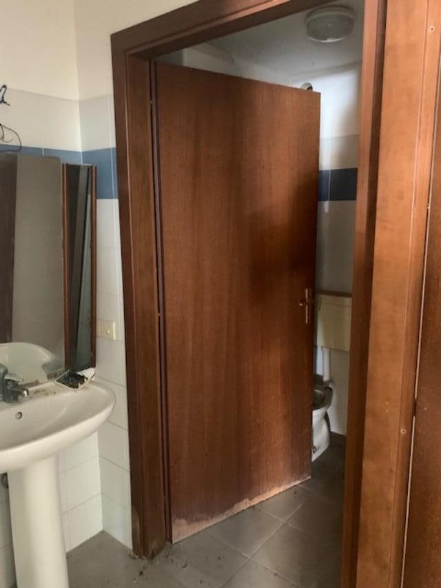 Immagine 4 di Attività artigianale in affitto  a Pontedera