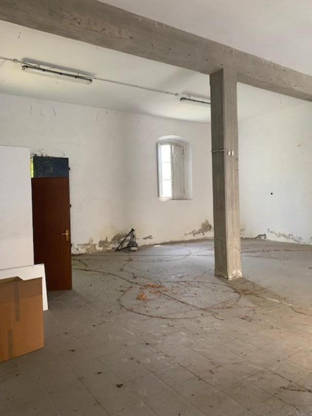 Immagine 5 di Attività artigianale in affitto  a Pontedera