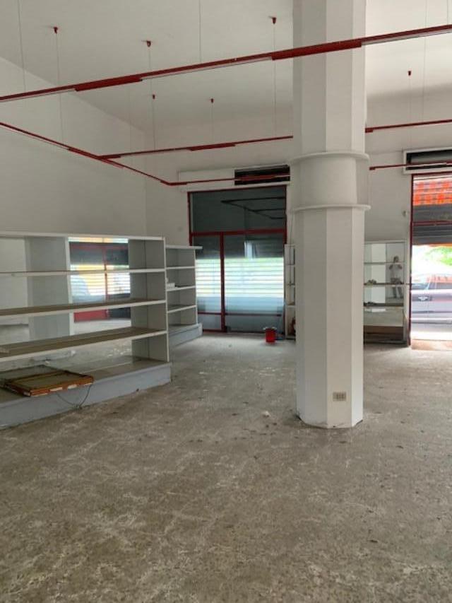 Immagine 5 di Locale commerciale in affitto  a Pontedera