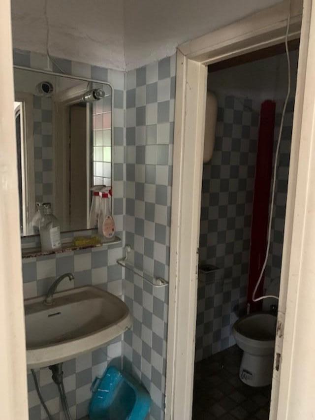 Immagine 3 di Locale commerciale in affitto  a Pontedera