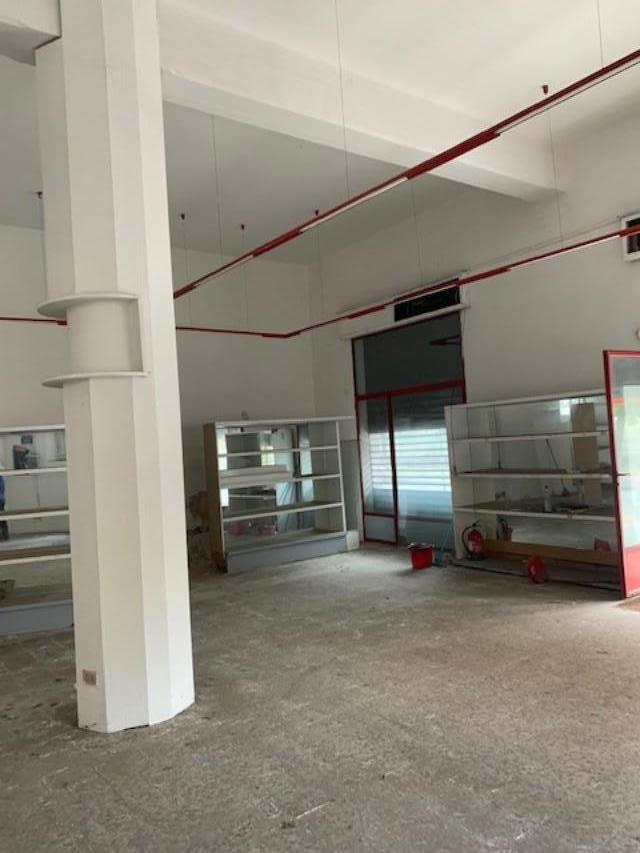 Immagine 2 di Locale commerciale in affitto  a Pontedera