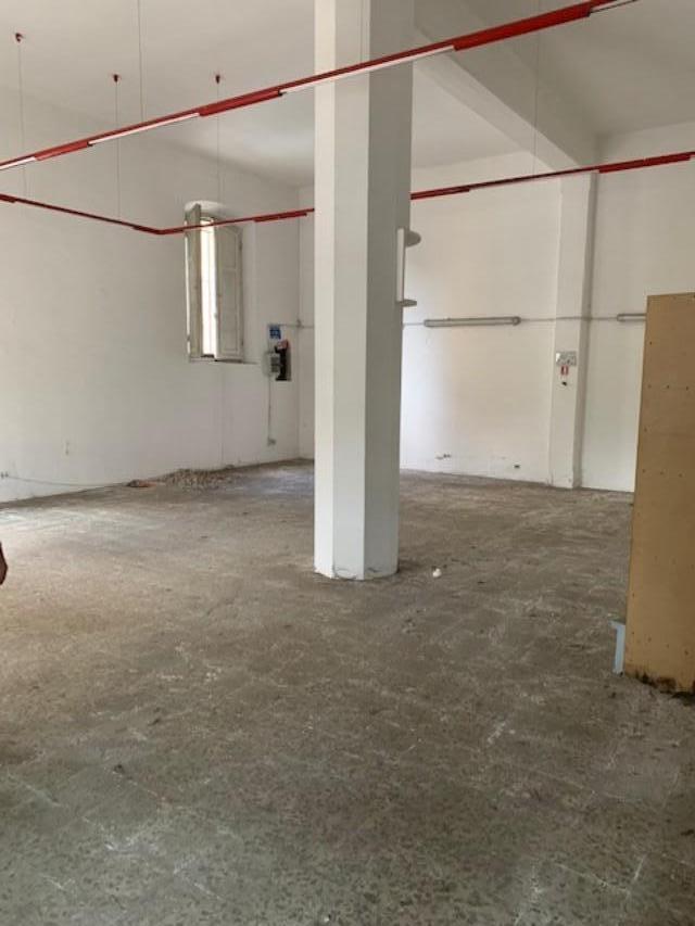 Immagine 7 di Locale commerciale in affitto  a Pontedera
