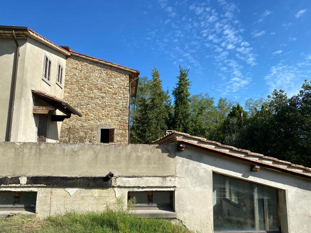 Immagine 3 di Villa in vendita  a Arezzo