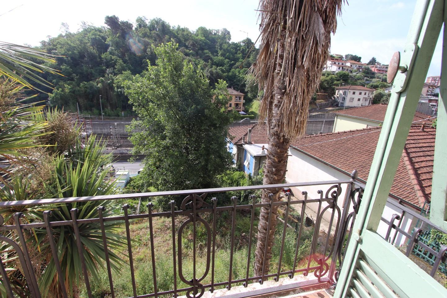 Immagine 26 di Casa indipendente in vendita  a Vezzano Ligure