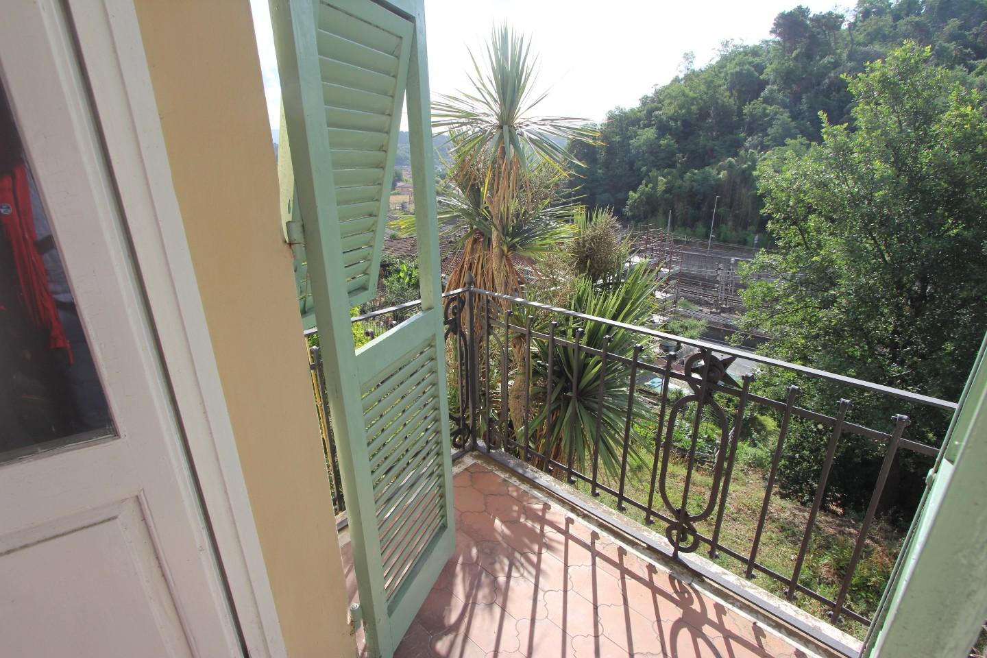 Immagine 25 di Casa indipendente in vendita  a Vezzano Ligure