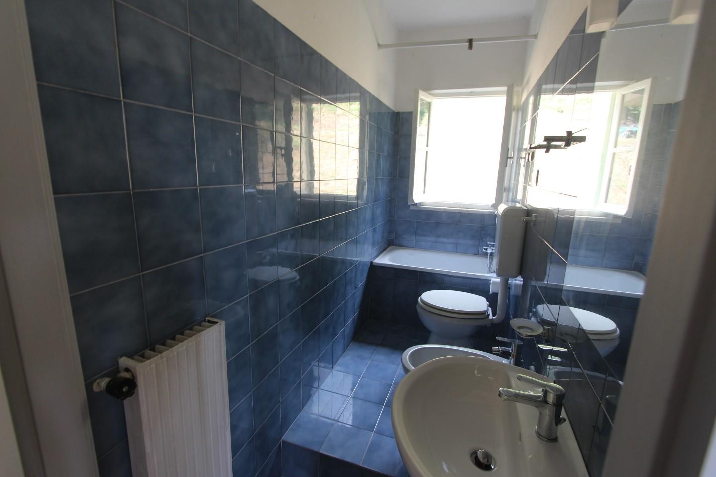 Immagine 32 di Casa indipendente in vendita  a Vezzano Ligure