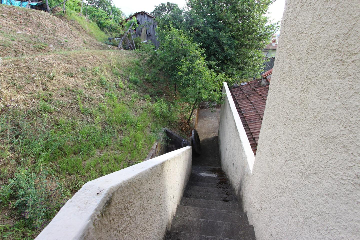 Immagine 41 di Casa indipendente in vendita  a Vezzano Ligure