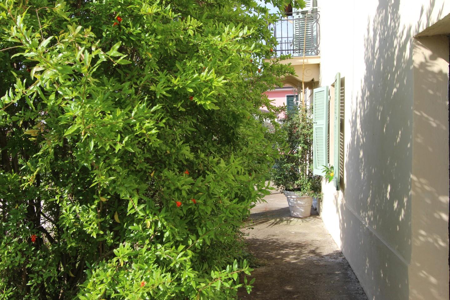 Immagine 12 di Casa indipendente in vendita  a Vezzano Ligure